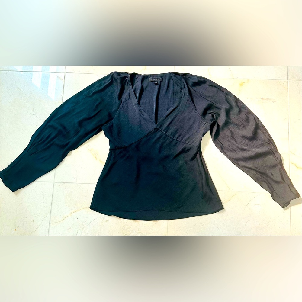 Banana Republic Silky Black Peplum Blouse VNeck Hidden Side Zipper Long Sleeve S